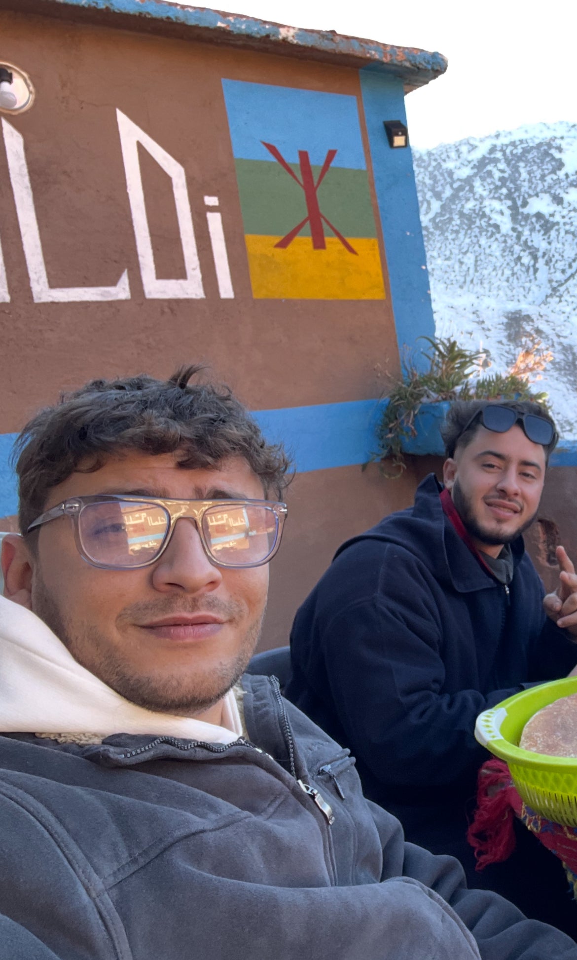 شكون كيبيع ليك؟
